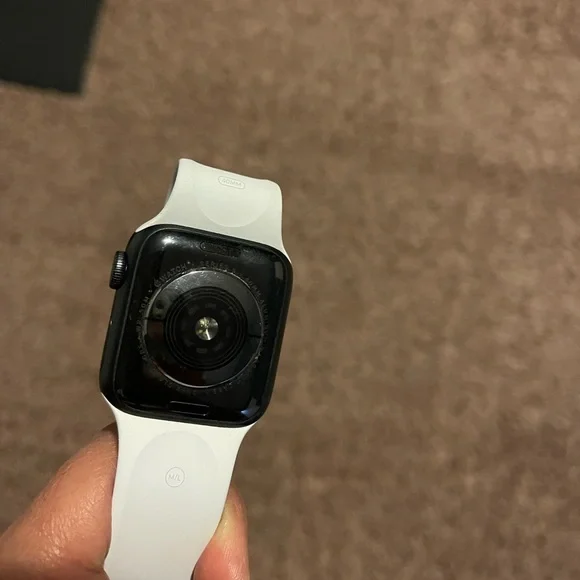 SOLD Apple watch series 5 aluminium black GPS - Picture 2 of 9